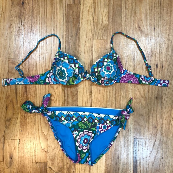 BECCA Other - Becca flower bikini top and bottom